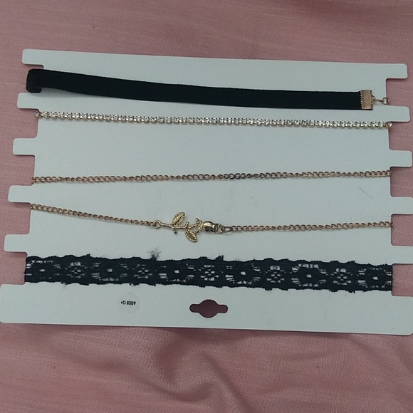 Assortment chokers - Picture 1 of 2